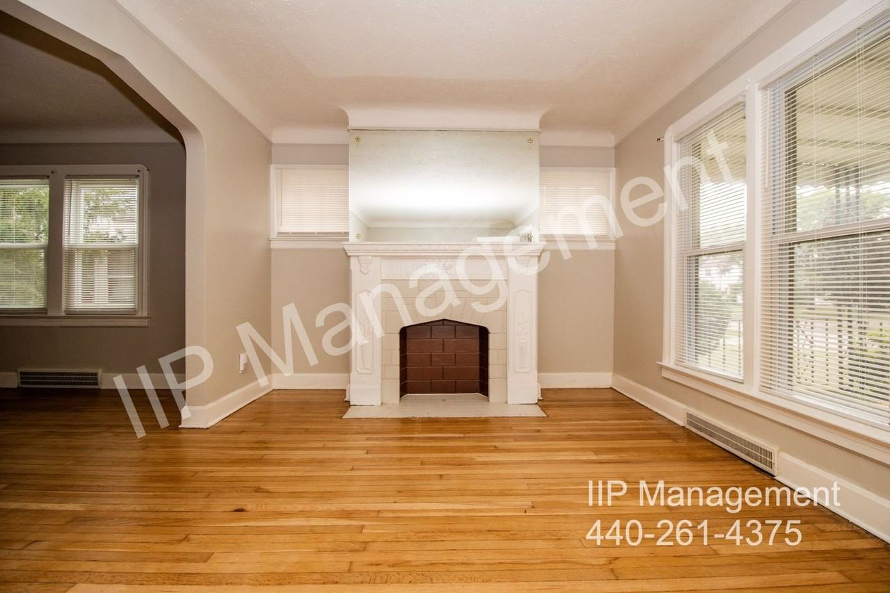 340 E 197th St - Photo 3 of 20