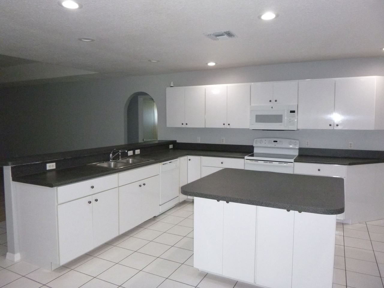 145 Sw Hawthorne Cir - Photo 3 of 15