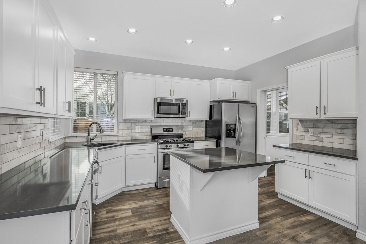 16075 Sw Loon Dr - Photo 2 of 23