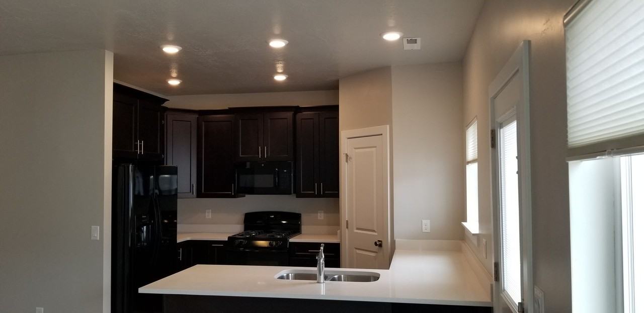 3058 N 275 E - Photo 5 of 27