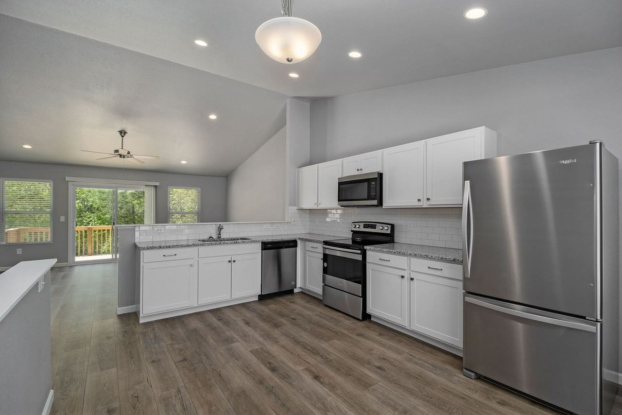 5659 Claremount St - Photo 2 of 19