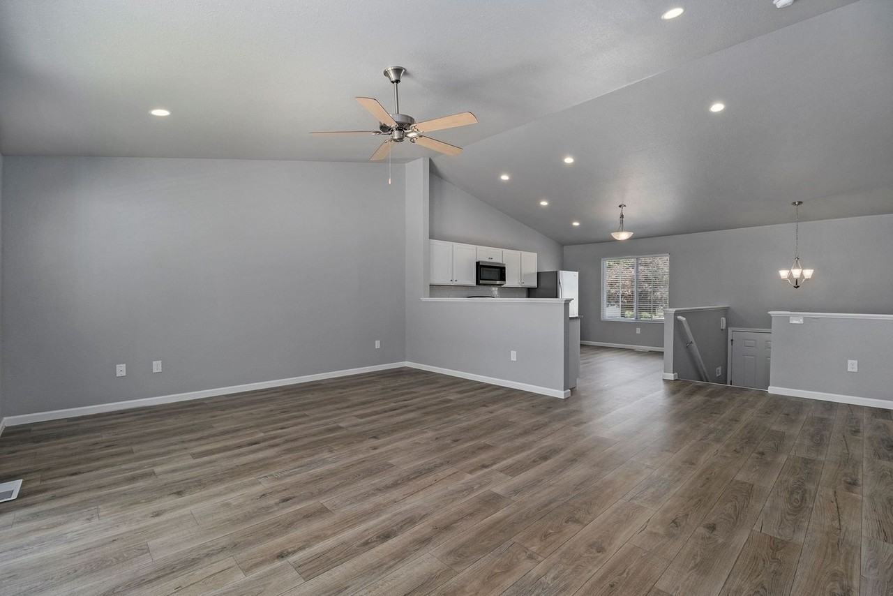 5659 Claremount St - Photo 5 of 19
