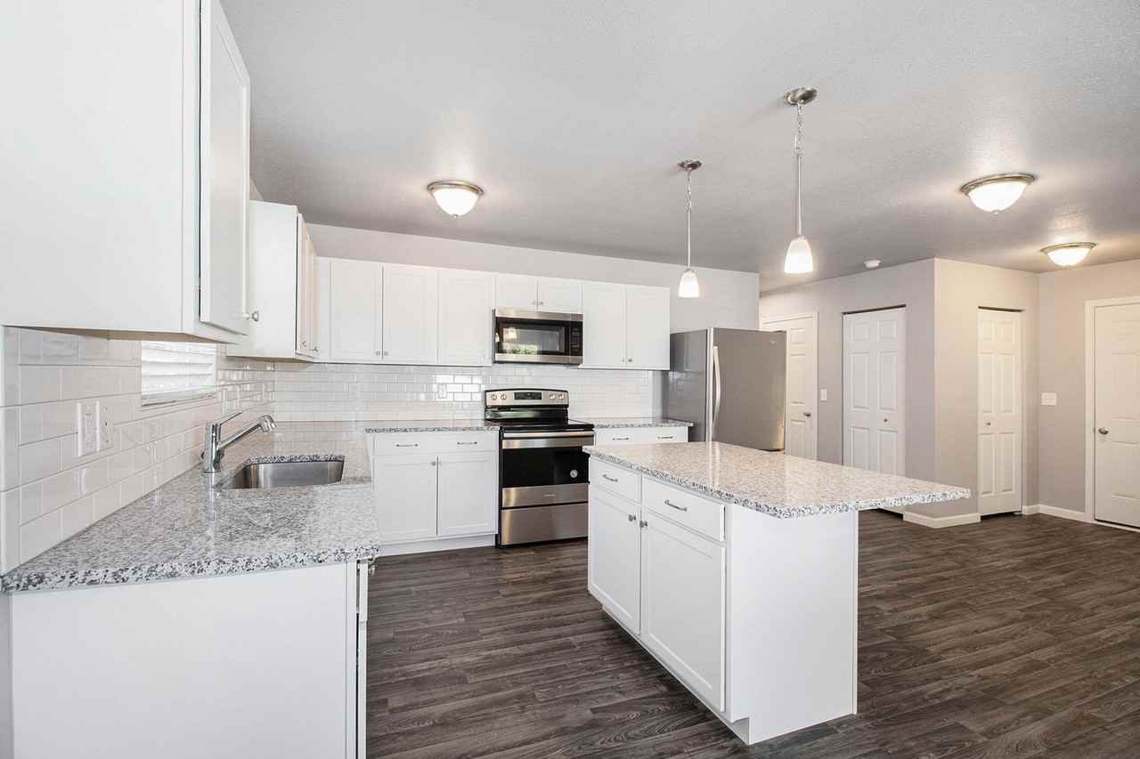 307 N Main - Photo 2 of 18