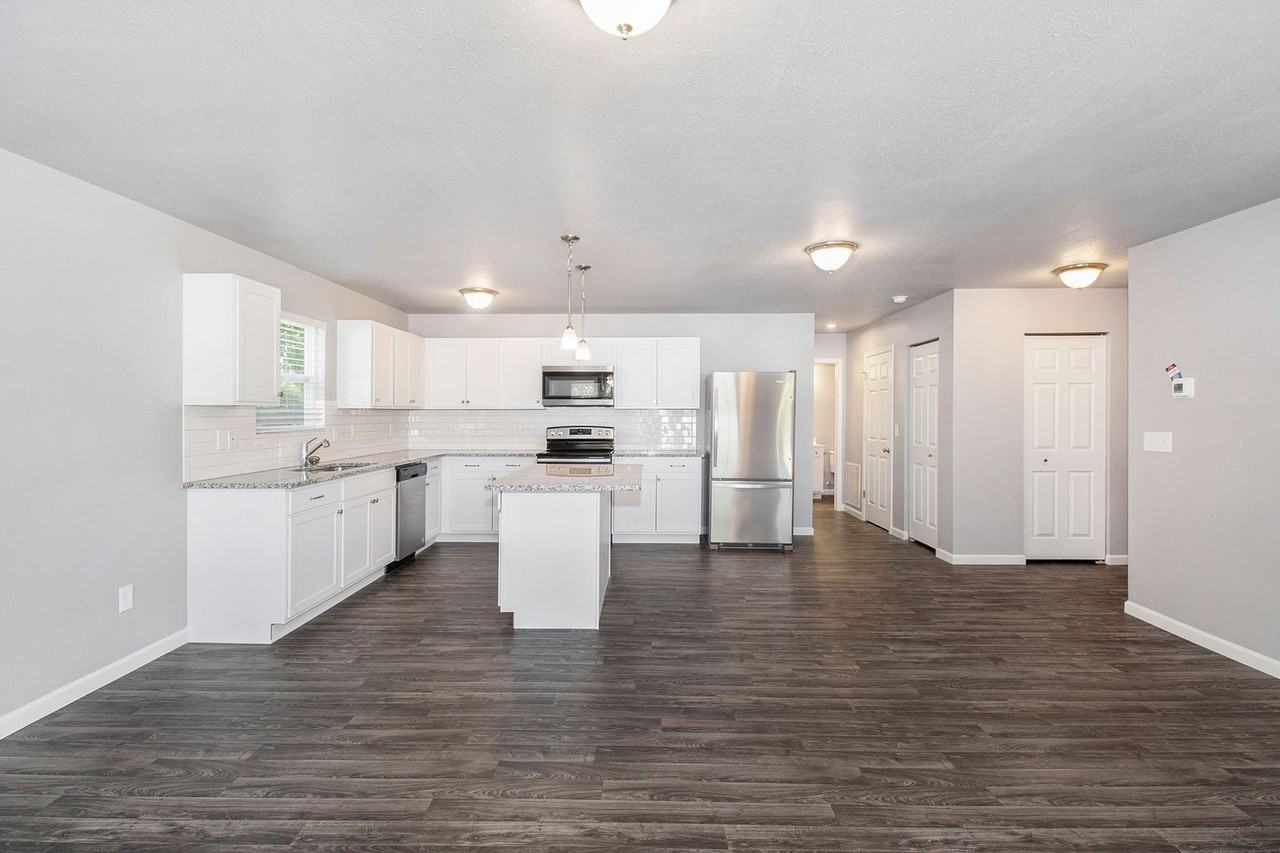 307 N Main - Photo 4 of 18