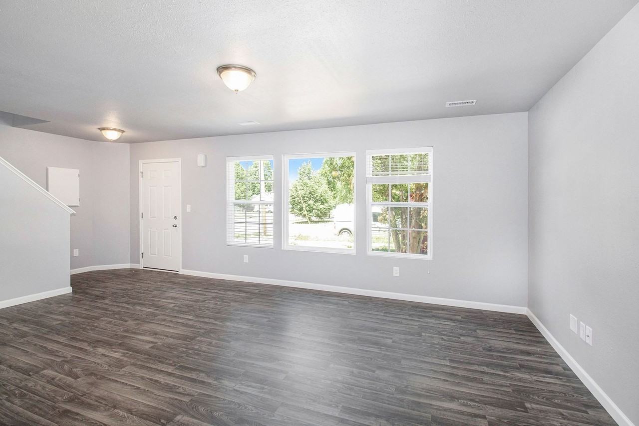 307 N Main - Photo 6 of 18