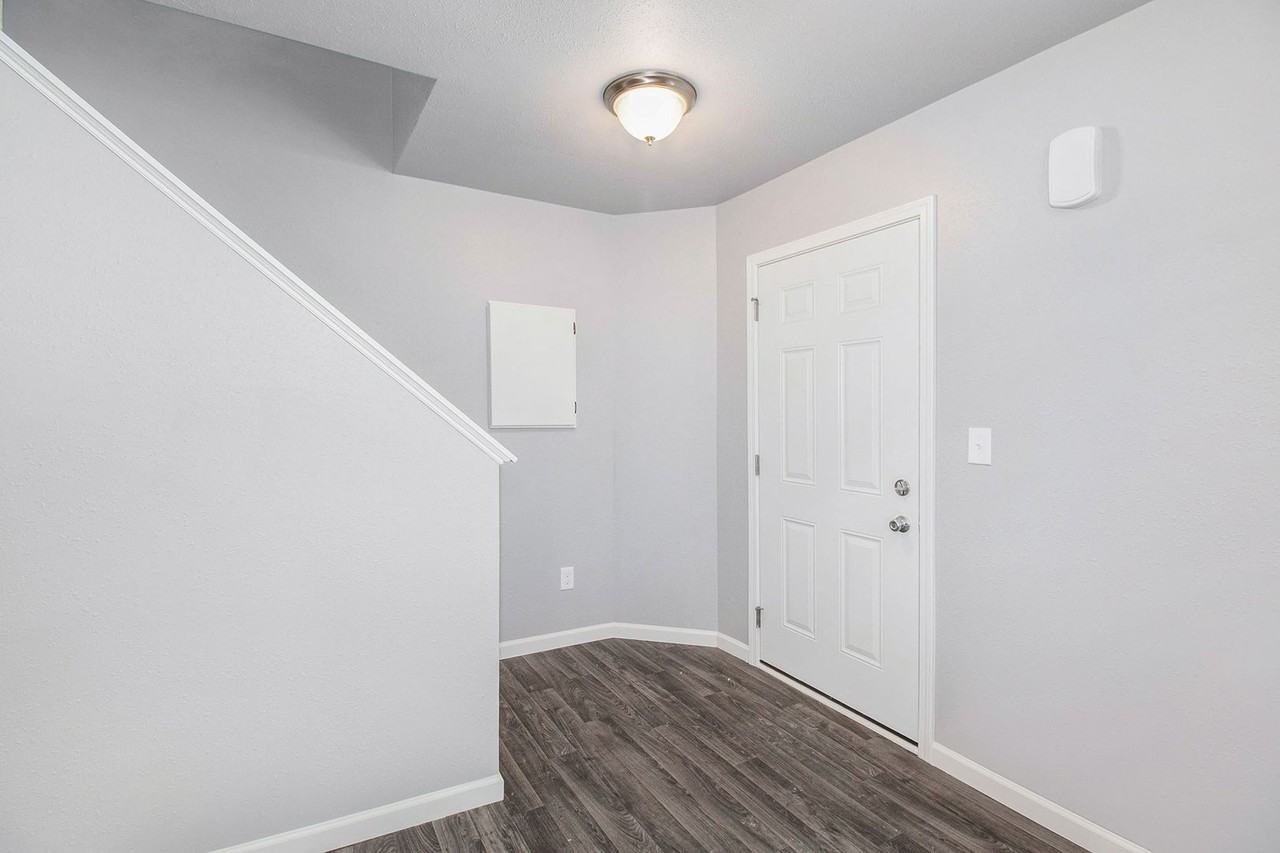 307 N Main - Photo 7 of 18