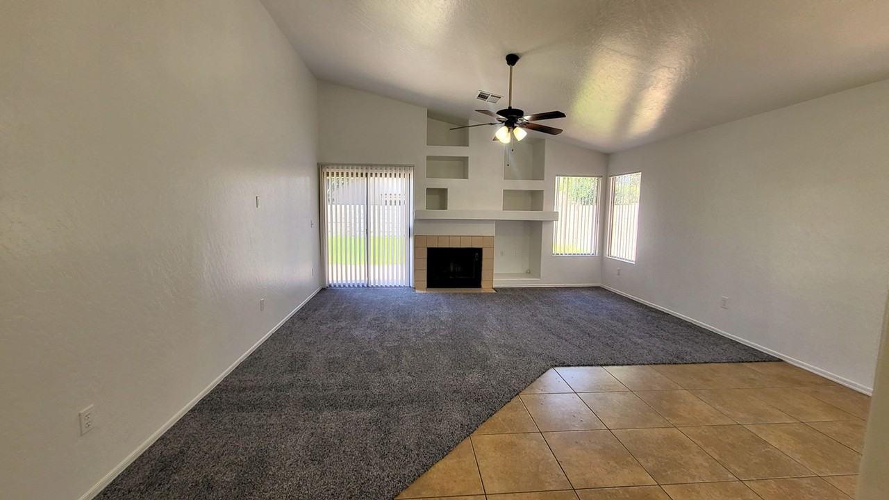 2032 E Catclaw St - Photo 2 of 16