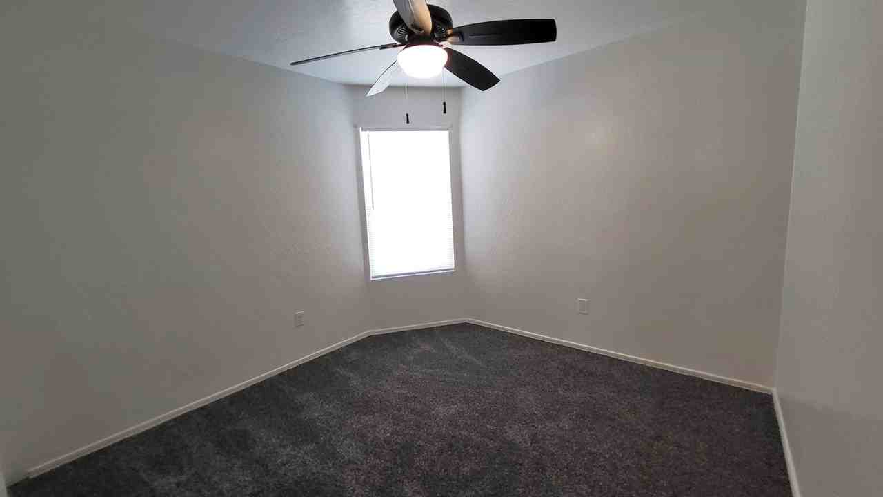 2032 E Catclaw St - Photo 7 of 16