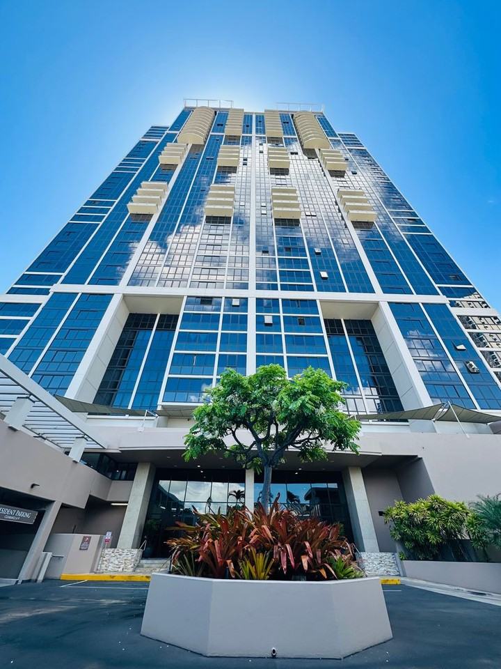 600 Queen St #4002