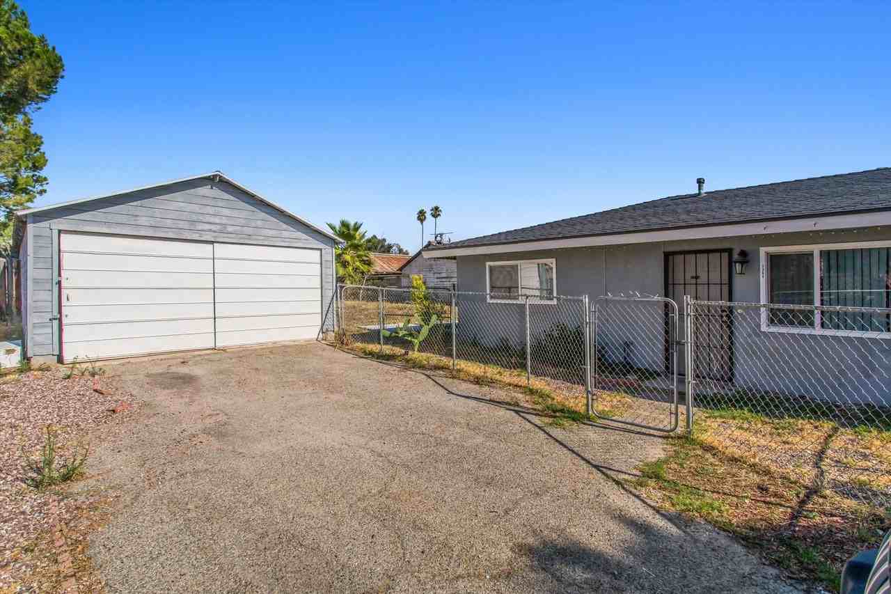1364 Turquoise Ave - Photo 3 of 23