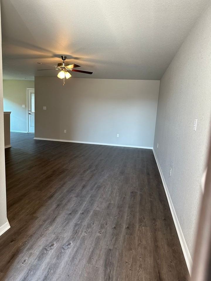 205 Logan Dr - Photo 5 of 26