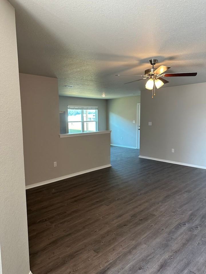 205 Logan Dr - Photo 6 of 26