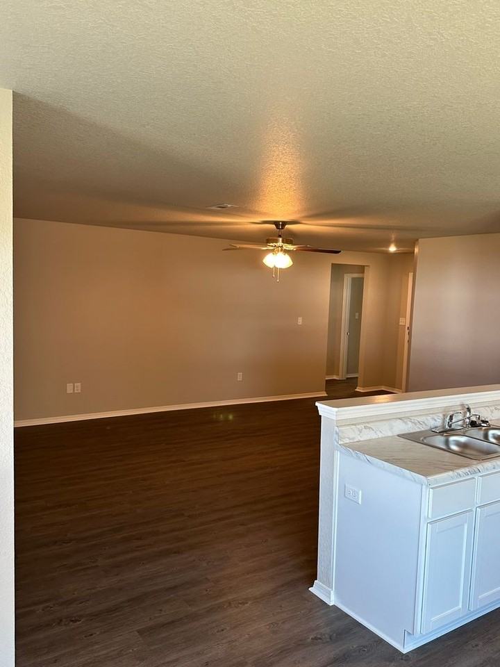205 Logan Dr - Photo 7 of 26