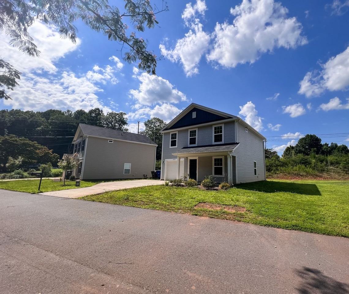 4024 Gibb Ct - Photo 2 of 41