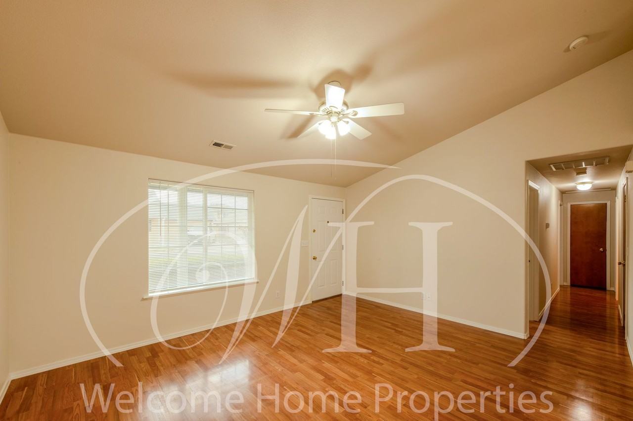 337 Ne Kingwood Pl - Photo 6 of 22