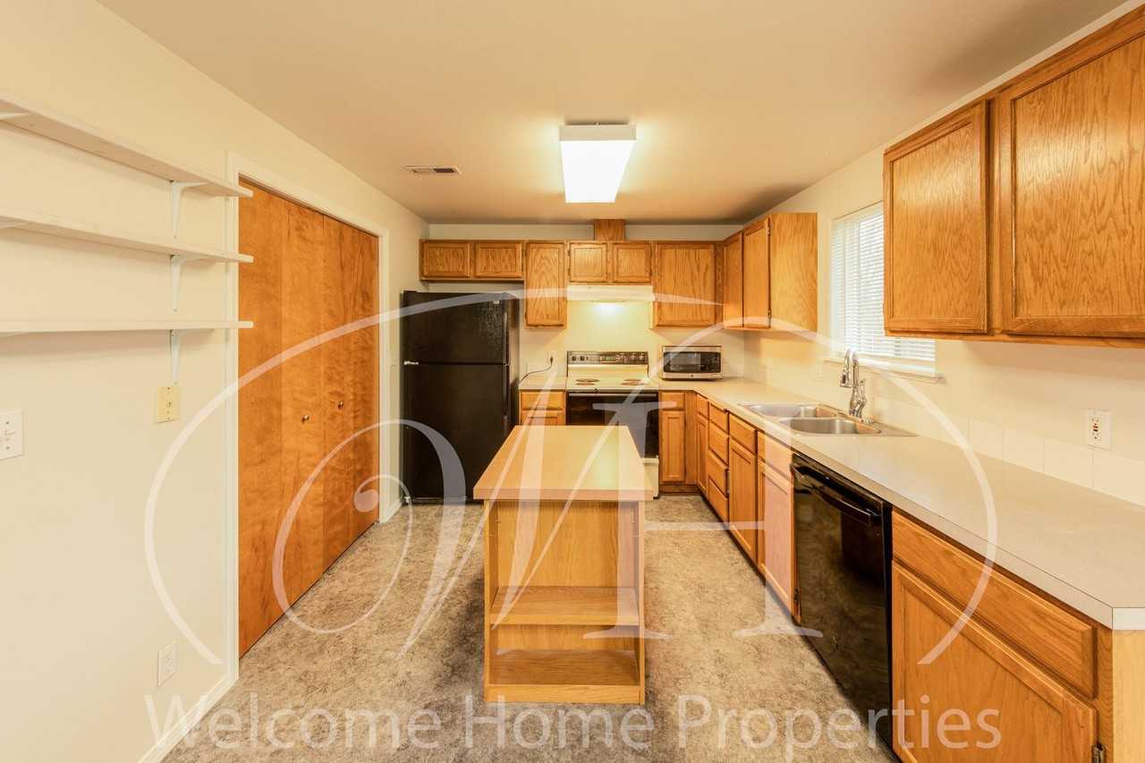 337 Ne Kingwood Pl - Photo 7 of 22