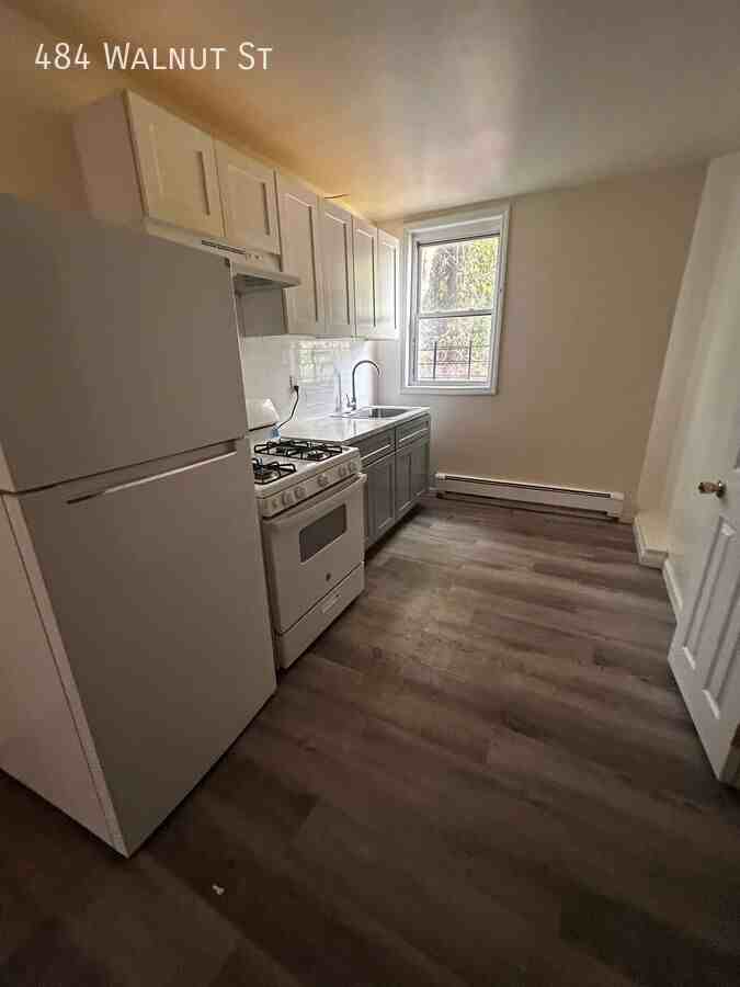 484 Walnut St - Photo 2 of 6