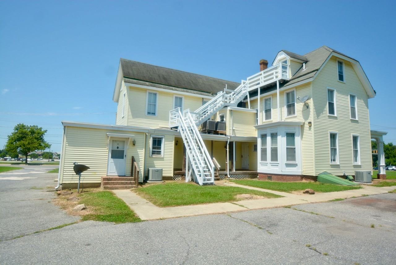 100 Silver Lake Rd - Photo 2 of 13