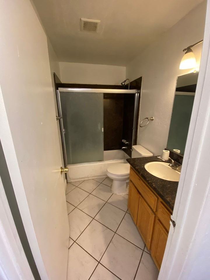 836 Illinois Ave #30 - Photo 5 of 7