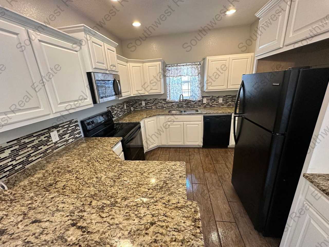 3824 Madison Rd - Photo 2 of 14