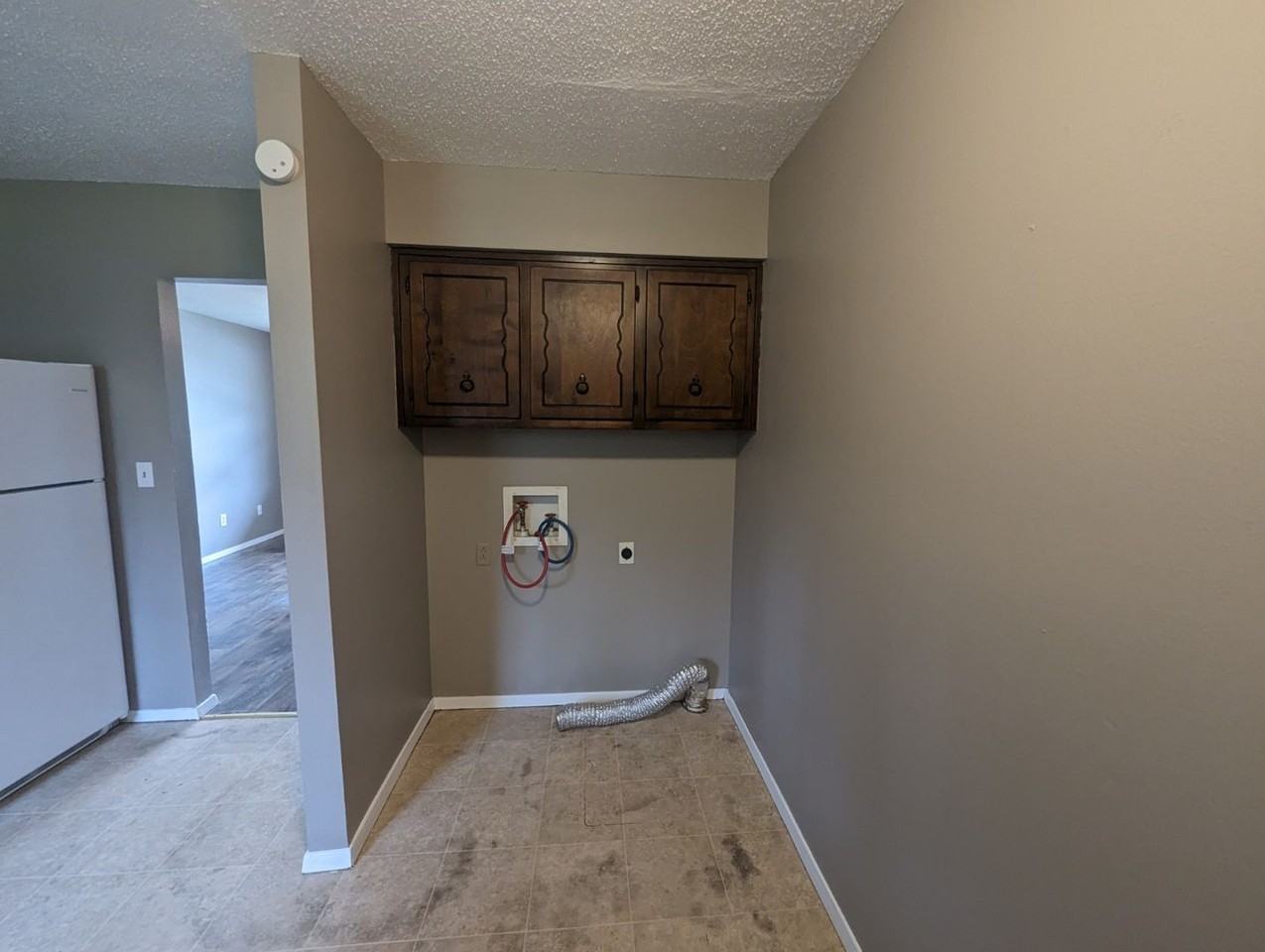 130 Broadwater Ln - Photo 2 of 7