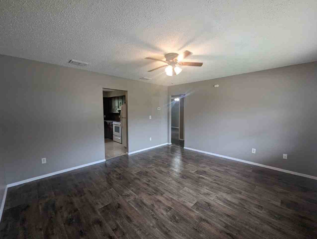 130 Broadwater Ln - Photo 3 of 7