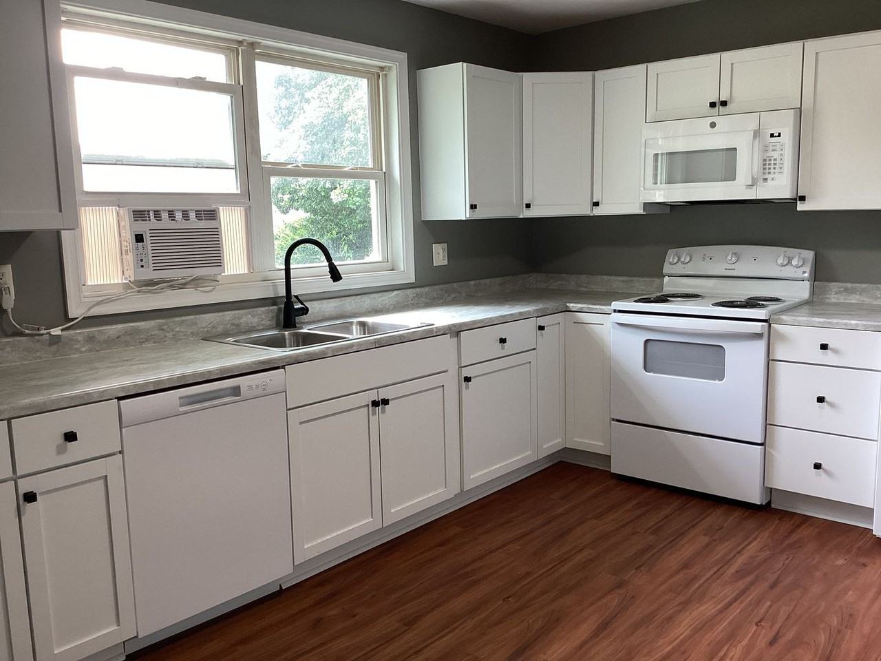 320 Landis Ave - Photo 5 of 24