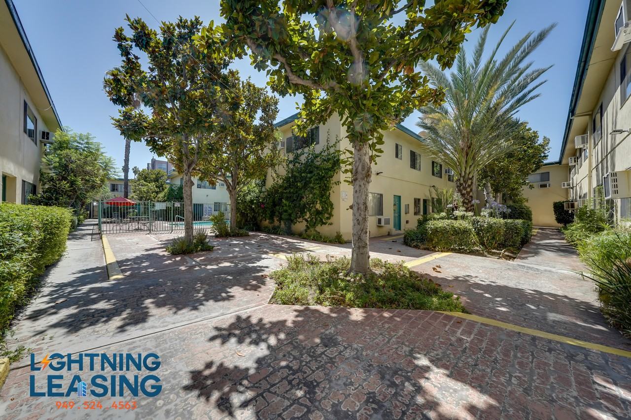 5127 Yarmouth Ave #25D - Photo 3 of 26