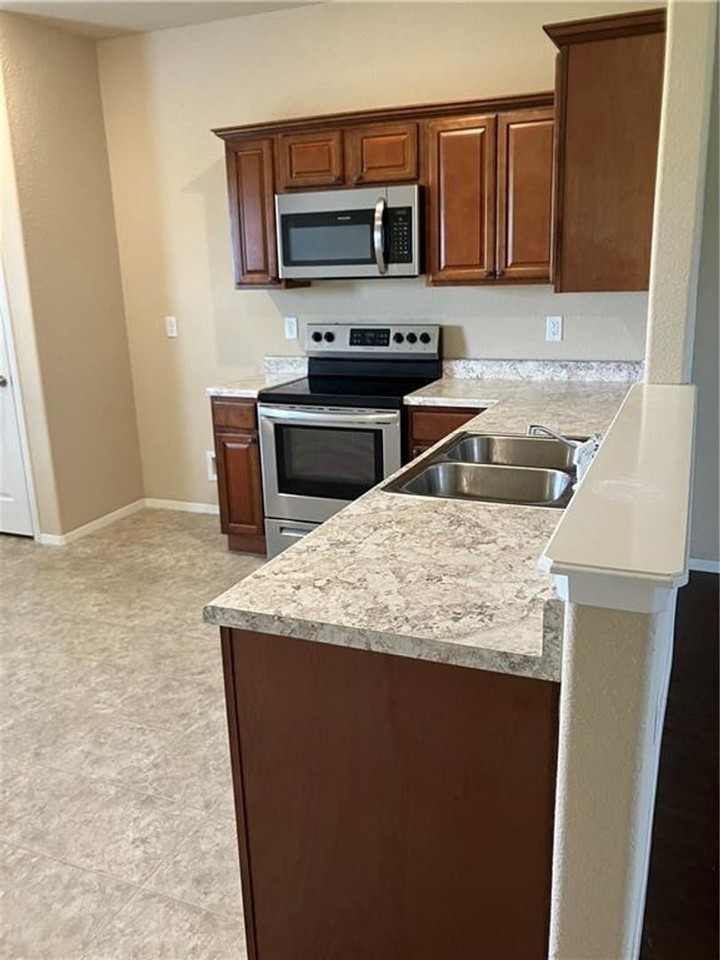 709 Nw 67th Ave - Photo 2 of 10