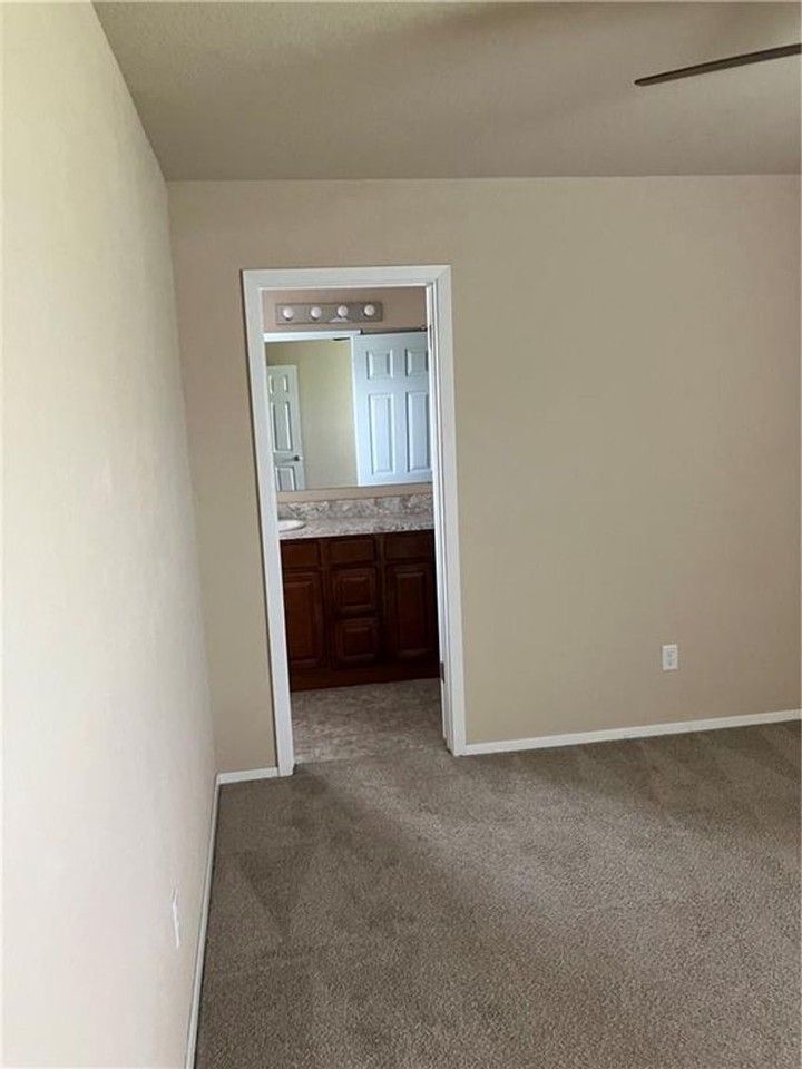 709 Nw 67th Ave - Photo 7 of 10
