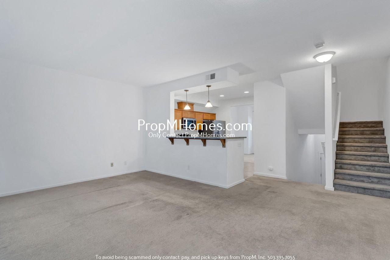 2141 Ne Cadbury Ave - Photo 3 of 27