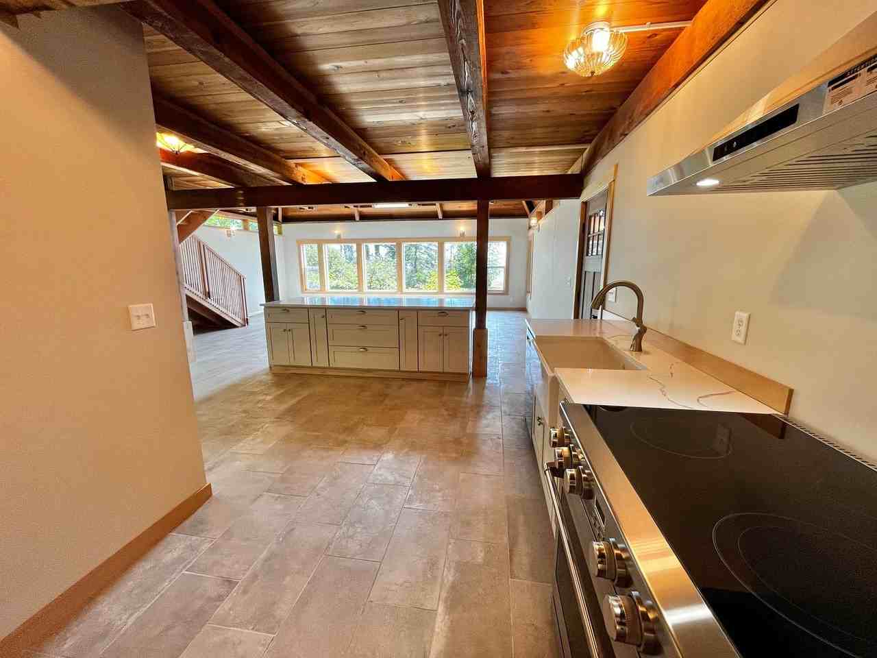 10855 Ne Puget Bluff Ln - Photo 7 of 38