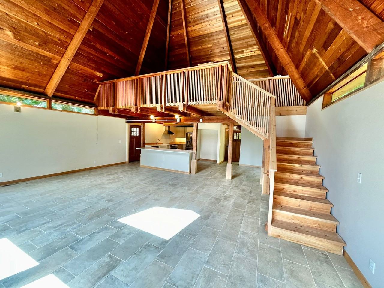 10855 Ne Puget Bluff Ln - Photo 4 of 38