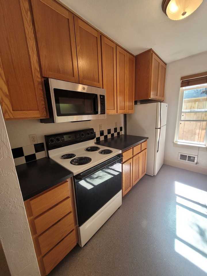 1512 Lincoln St - Photo 3 of 21