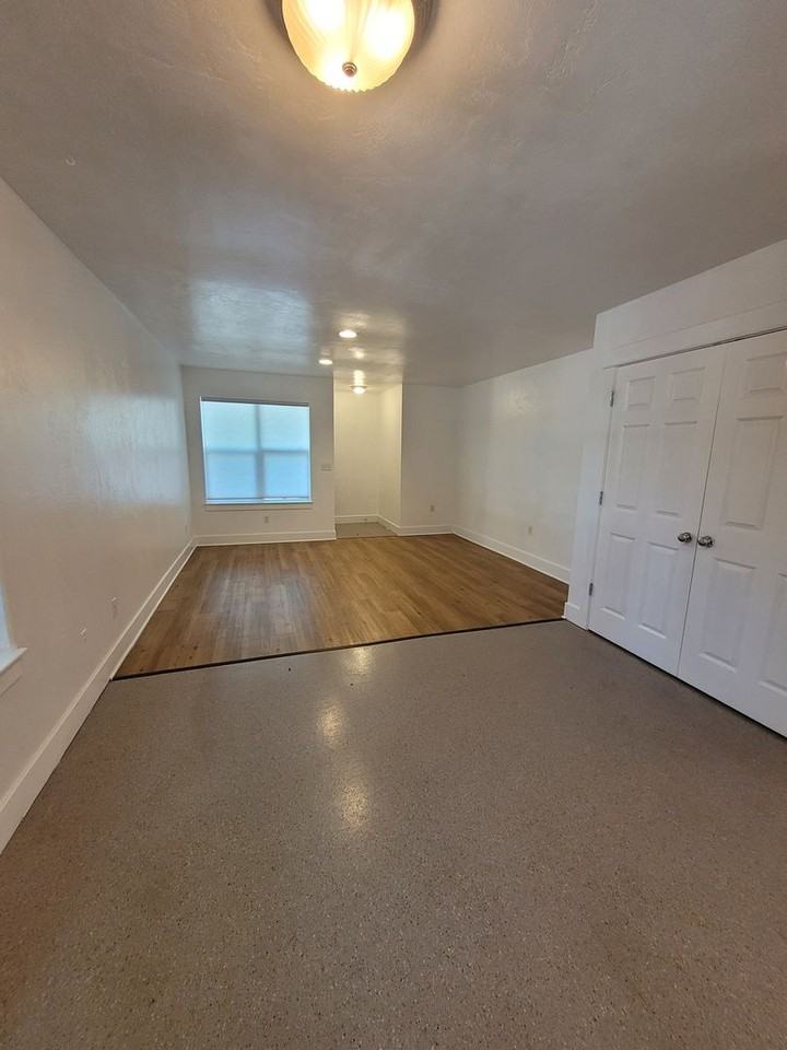 1512 Lincoln St - Photo 2 of 21