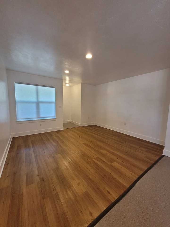1512 Lincoln St - Photo 5 of 21