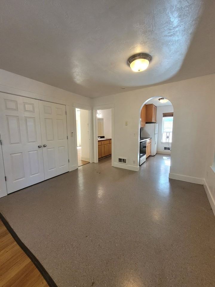 1512 Lincoln St - Photo 6 of 21