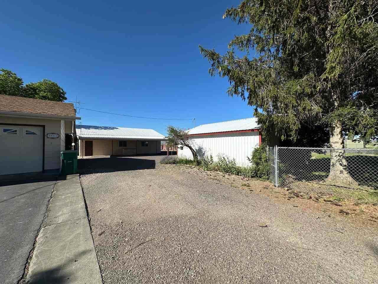 5842 Henley Rd - Photo 2 of 36