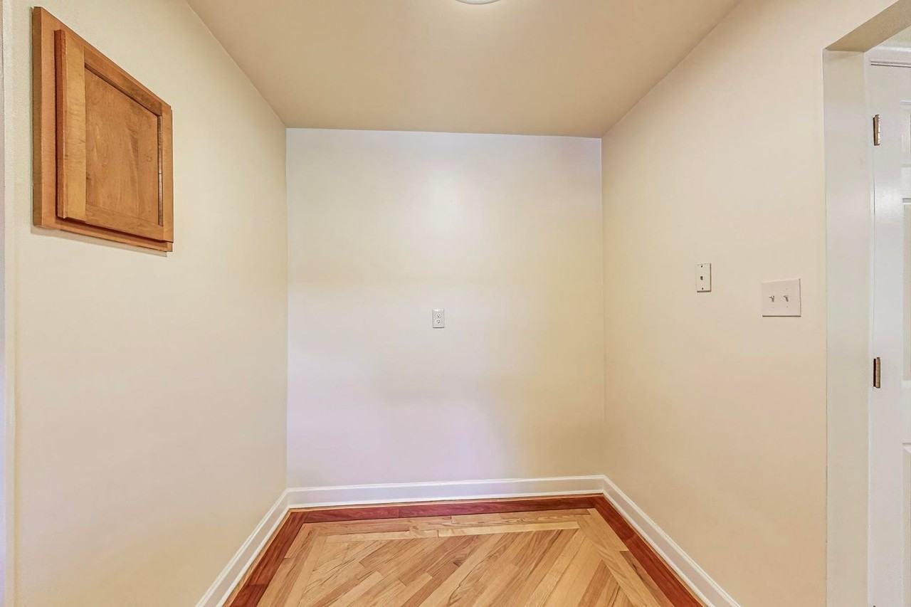 7523 Maple Ave - Photo 5 of 22