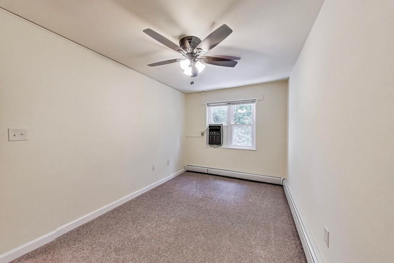 7523 Maple Ave - Photo 6 of 22