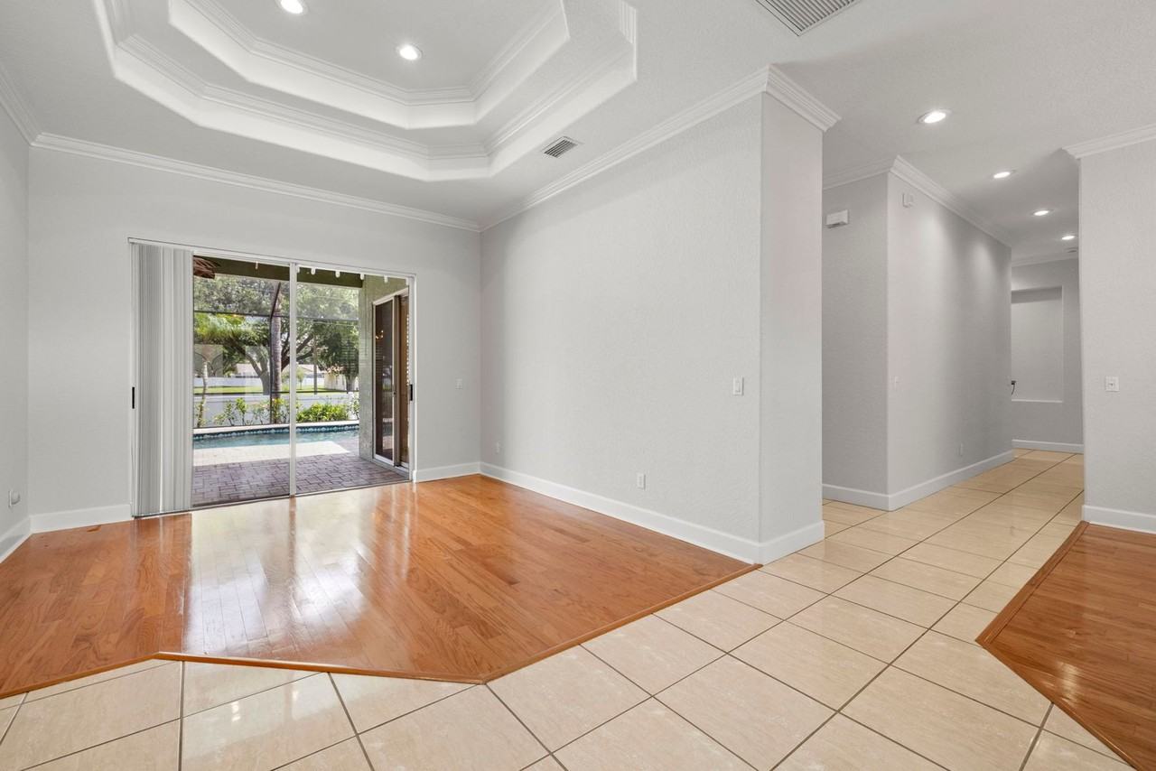 3916 Valrico Grove Dr - Photo 3 of 50