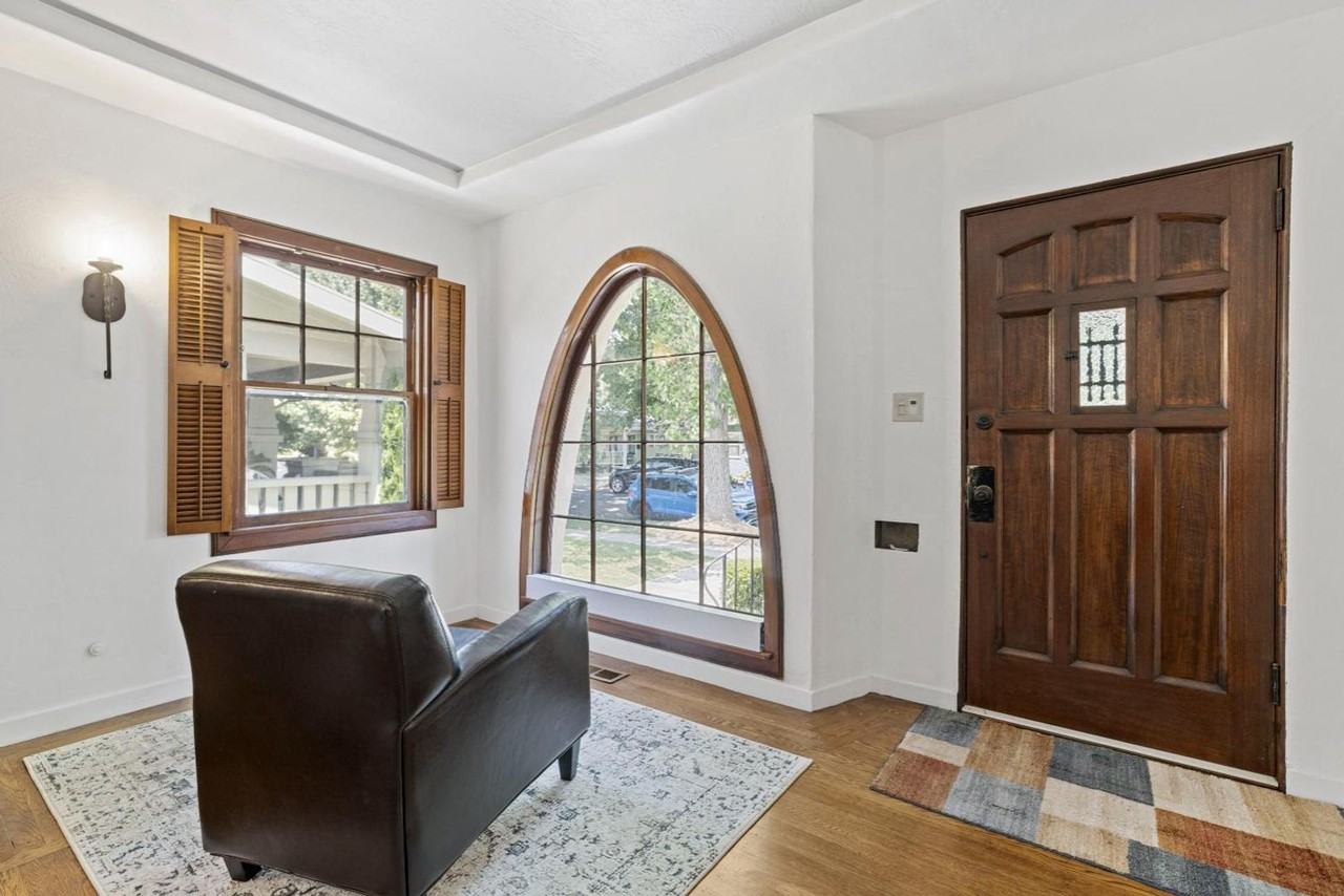 2032 4th Ave - Photo 3 of 36