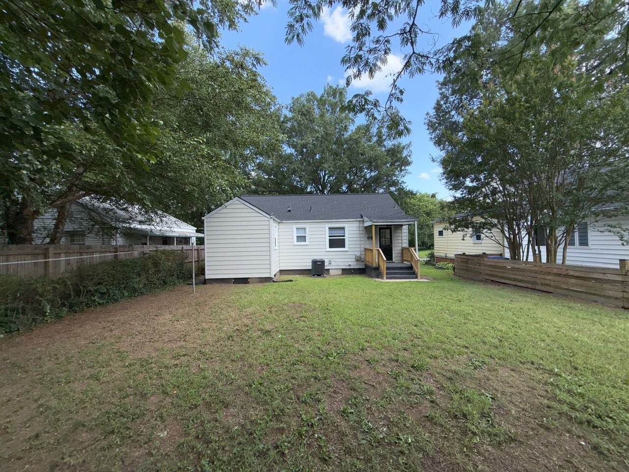 806 N 38th St - Photo 4 of 16