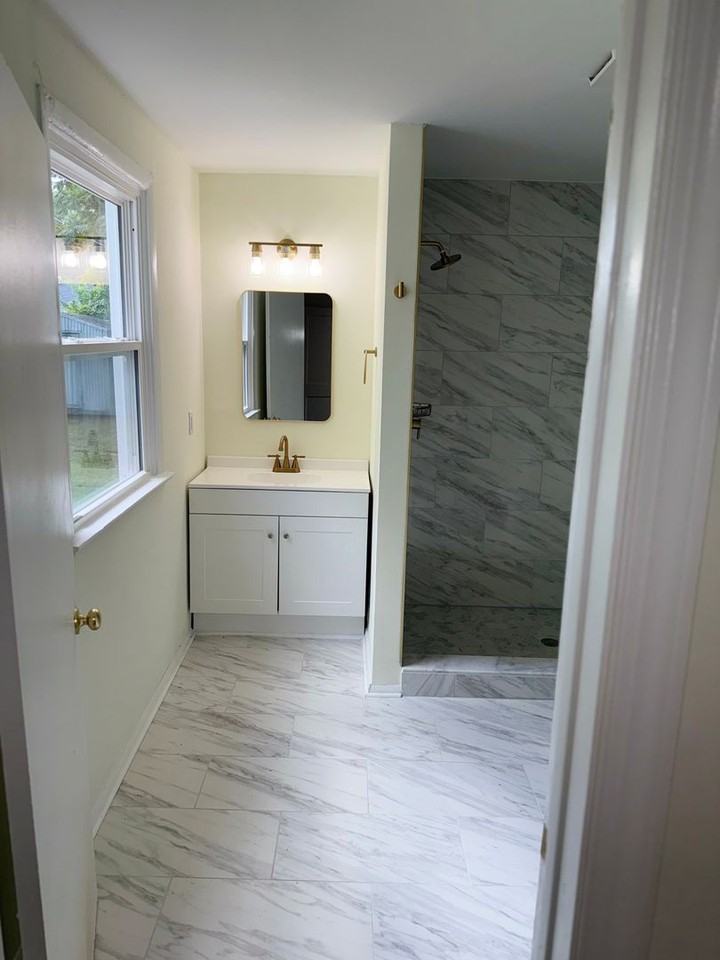 806 N 38th St - Photo 3 of 16