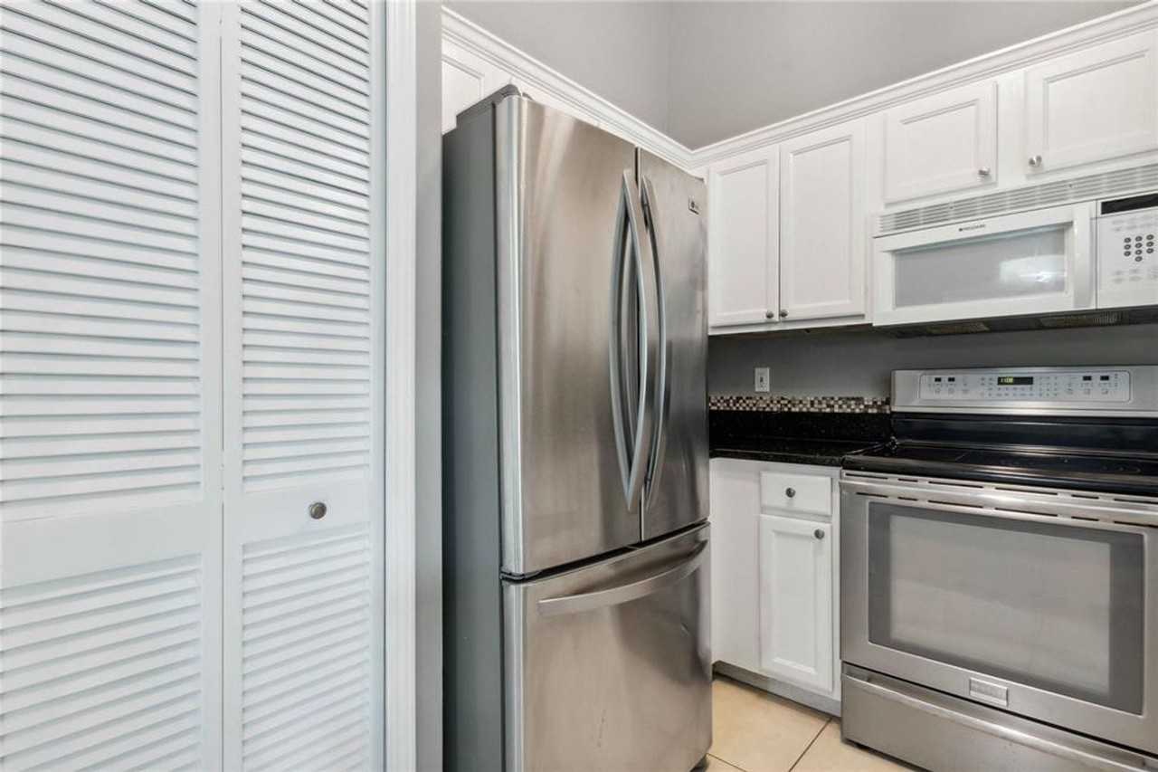 1601 Nectarine St Apt C5 - Photo 4 of 19