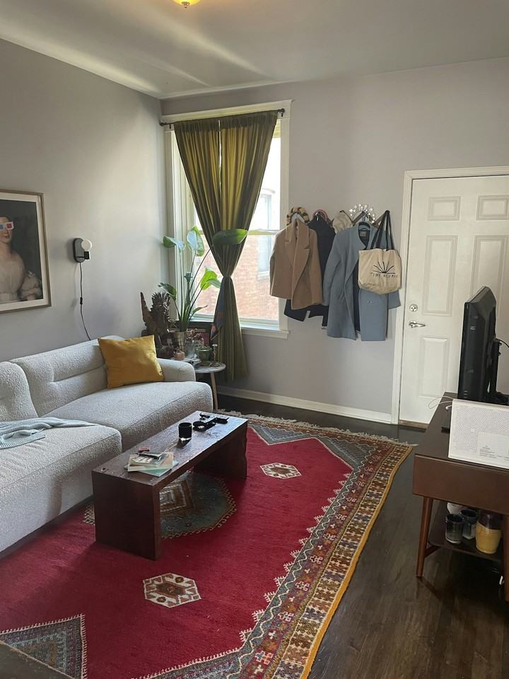 2249 West Iowa Street, Unit 1R - Photo 2 of 10