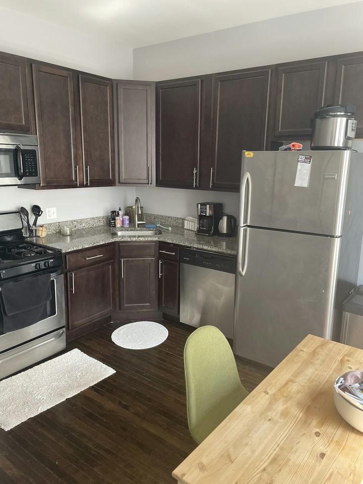 2249 West Iowa Street, Unit 1R - Photo 3 of 10