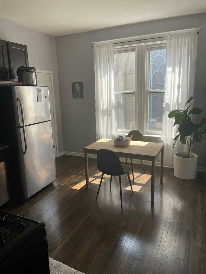 2249 West Iowa Street, Unit 1R - Photo 4 of 10