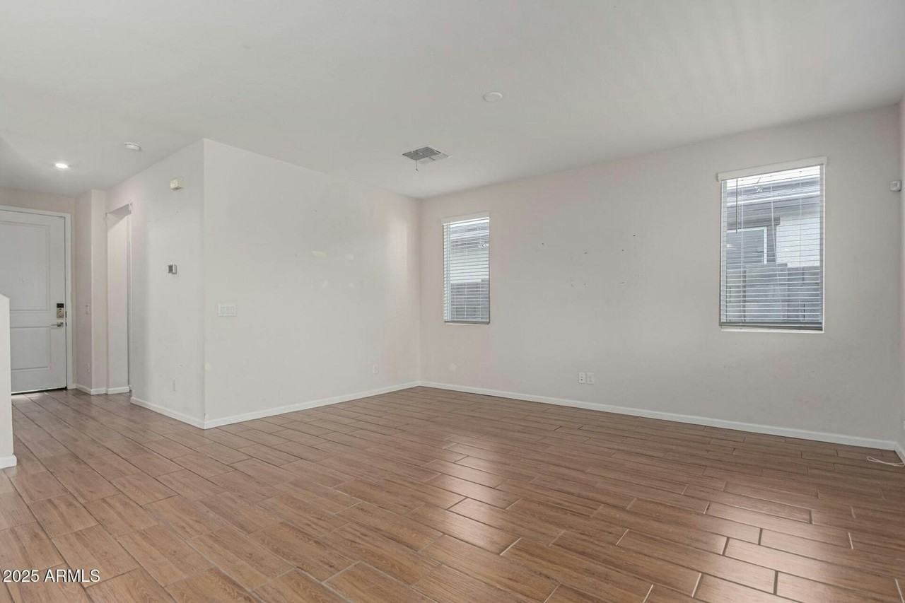 17873 West Via De Luna Drive - Photo 7 of 37