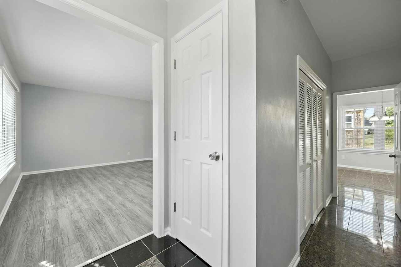 412 Desertmartin Way - Photo 3 of 23